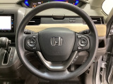 ハンドルにHondaセンシング系のクルーズコントロールやレーンキープアシストなどのスイッチと、オーディオの操作スイッチが装備されています。ハンドルから手を離さず安全に操作できます。