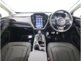 ■視界良好で運転しやすいコックピットです。シンプルで操作性の良いインパネ回りにデザインされ、SUBARUは安全性能に徹底的にまでこだわった視界設計を行っています。