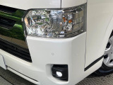 【LEDヘッドライト】悪天候や夜間走行時も良好な視界を確保し安心して運転できる高輝度LEDヘッドライトを装備!点灯速度が早く、消費電力も抑えられています。