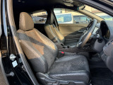 フロントシートのお写真です。 広い足元と、ゆったり座れるシートは長時間の運転でも疲れにくくなっております♪
