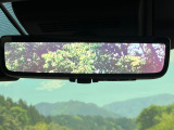 【デジタルインナーミラー】後席の大きな荷物や同乗者で後方が確認しづらい時でも安心!カメラが撮影した車両後方の映像をルームミラー内に表示。クリアな視界で状況の確認が可能です!