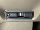 ハンドルの左下にETCがついています。高速道路の料金所の通過も楽々です。 カードの取り出しもしやすい場所についています。