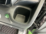 ドリンクホルダー/小物入れにもなって便利です