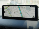 マツダコネクトの10.25インチワイドセンターディスプレイです。『Android Auto』『Apple CarPlay』や独自のコネクテッドサービスに対応したインターフェイスシステムです。