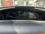 スッキリしたデザインのメーターは運転時の視線移動が少なくて済むので、安全性にも一役かってくれます。