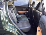 セカンドシートです!!ベンチシートになってますので、お二人の乗車ですとゆったり座って頂けますよ!!