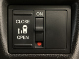 【パワースライドドア】助手席側がパワースライドドアになっており、運転席のスイッチやスマートキーでも開閉が可能です!開口部も広いので乗り降りも楽々♪