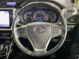 インテリアに合わせたデザインのステアリングは、運転される方のことも考え、運転しやすい形状、大きさです。是非一度、実際に触ってお確かめください。