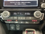 Wエアコン付きです!運転席・助手席それぞれ快適な車内でお過ごしいただけます。寒い時期には嬉しいシートヒーター付きです!
