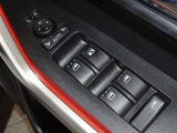 電動格納式ドアミラー・パワーウインドウを装備しています。