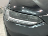 LEDヘッドライトは、点灯の瞬間から最大光量を発揮し、突然暗くなるトンネルなどでの安定感を高めます。