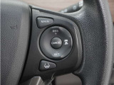 ◆アダプティブクルーズコントロール◆予め設定した車速内でクルマが自動的に加減速。前走車との適切な車間距離を維持しながら追従走行します。【LKAS】車線維持支援システムでステアリング操作を支援。