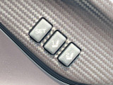【メモリー機能付きパワーシート】ドライバーごとに設定したシート位置を記憶して、ボタン一つで切り替えできる便利な機能!運転する方が複数名いらっしゃるご家庭におすすめです♪