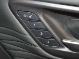 運転席のパワーシートは3名様分までメモリー機能付きです。