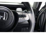 Hondaセンシングの機能のひとつ、アダプティブクルーズコントロール付!アクセルから足を離しても設定したスピードと前車との車間を保ち走行してくれます!車線維持もアシスト☆高速道路で疲労軽減ですね☆