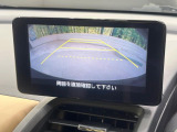 【バックカメラ】駐車時に後方がリアルタイム映像で確認できます。大型商業施設や立体駐車場での駐車時や、夜間のバック時に大活躍!運転スキルに関わらず、今や必須となった装備のひとつです!