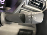 【オートライト】周りの明るさに応じて自動でヘッドライトの点灯・消灯ができる機能です!ライトの付け忘れ・消し忘れなどが無くなり、雨の日や夕方の走行も安心!トンネル通過時も便利ですね♪