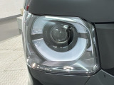 LEDヘッドライトは、点灯の瞬間から最大光量を発揮し、突然暗くなるトンネルなどでの安定感を高めます。