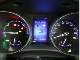 とっても見やすいメーターです。夜間時はラグジュアリーな気分にさせてくれる照明が魅力ですので、夜のドライブも楽しみになりますよ♪
