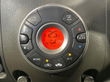 【オートエアコン】一度お好みの温度に設定すれば、車内の温度を検知し風量や温度を自動で調整。暑い&hellip;寒い&hellip;と何度もスイッチ操作をする必要はありません。快適な車内空間には必須の機能ですね♪