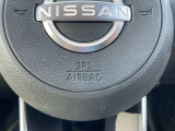 運転席側エアバックです。万が一の時に安心です