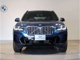 ☆BMWの代名詞とも言える【キドニーグリル】一目見ただけでBMW車であると認識できる確固たるアイコンとして存在感を放ちます☆
