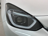 LEDヘッドライトは、点灯の瞬間から最大光量を発揮し、突然暗くなるトンネルなどでの安定感を高めます。