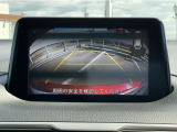 バックカメラの画像です。ガイドラインがスムースな車庫入れをサポートいたします!車庫入れの安心感がアップしますね☆