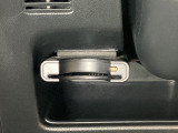 ハンドルの左下にETCがついています。高速道路の料金所の通過も楽々です。 カードの取り出しもしやすい場所についています。
