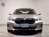 BMW代表的な特徴のキドニーグリル。BMWのすべてのモデルに採用され、BMWらしさを強調しております。