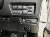 両側オートスライドドアです♪運転席のボタンやキーのボタンでも開閉できます!手荷物がいっぱいの時でも簡単にドアの開け閉めができるのでとっても便利です♪