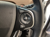 【アダプティブ・クルーズ・コントロール】予め設定した車速内でクルマが自動的に加減速。 前走車との適切な車間距離を維持しながら追従走行し、高速道路でのドライバーの疲労を軽減してくれる嬉しい機能付♪