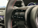 ステアリングにオーディオ操作スイッチが付いています。オーディオ画面に直接タッチしなくても操作が出来ますので、運転に集中できます。