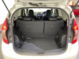 【トランク】積み込みやすくて、たっぷり積める荷室です。シートアレンジできるものは、乗車人数と荷物の量や大きさによってシートを動かすことができるので、より快適なドライブが可能です!