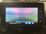【バックカメラ】運転が苦手な方も車庫入れラクラクです!ギアをリバースに入れれば自動的に切り換わりますので、面倒な操作は不要です♪狭い駐車場もお車を傷つけず安心ですね!