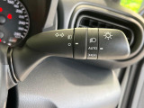 【オートライト】周りの明るさに応じて自動でヘッドライトの点灯・消灯ができる機能です!ライトの付け忘れ・消し忘れなどが無くなり、雨の日や夕方の走行も安心!トンネル通過時も便利ですね♪