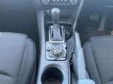 オートマチックトランスミッションにはSKYACTIV-DRIVE 6ATが採用されています。走行モードを切り替えることができるドライブセレクションを装備。峠道や高速道路の合流・追い越し時にお使いください。