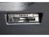 高速道路の利用時に便利なETC。料金所での停車や小銭を探す手間がなくなり快適です♪見た目もすっきりとしたビルトインタイプを装備しています。