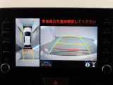 パノラミックビューモニター付きです。車両を上から見たような映像をモニター画面に表示。運転席からの目視では見にくい、車両周辺の状況をリアルタイムでしっかり確認できます。