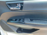 パワーウィンドウのスイッチです。運転席に居ながら窓を開け閉めのコントロールできます!