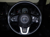 ハンドル左側にはオーディオ操作が出来るオーディオリモートコントロールスイッチ、右側にはHonda SENSINGとオートクルーズコントロールのスイッチを装備!