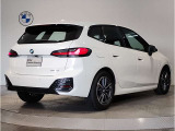 【BMWの伝統-2】時代を超える美しさ。磨き抜かれたエアロダイナミクスが瞳を奪う。一目で伝わるスポーティーなプロポーションは、BMWの走行性能を生み出すのに欠かせない要因の一つです。