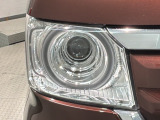 LEDヘッドライトは、点灯の瞬間から最大光量を発揮し、突然暗くなるトンネルなどでの安定感を高めます。