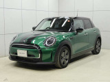 LEDヘッドライトは顔のキャラクターだけでなく、対向車からMINIが来た!と分かるようになっております。