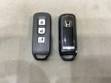 スマートキー付きですからドアロックの開閉およびエンジンスタートが楽々です。電動スライドドアの開け閉めもボタンで操作できます。スペアキーも同じものを用意しております。