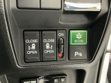 【両側パワースライドドア】両側がパワースライドドアになっており、運転席のスイッチやスマートキーでも開閉が可能です!開口部も広いので乗り降りも楽々♪