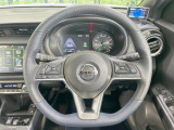 【純正革巻きステアリング】上質な革を使用することで、手にしっかり馴染みとても運転しやすいハンドルです♪