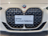 【BMWエンジン】革新的なガソリン・エンジン・テクノロジーによる高性能かつ高効率。レスポンスの良いパワーを発揮。常にスムーズな吸気を実現しアクセル開度にダイレクトに反応しドライビングを楽しく演出。
