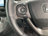 ステアリングにオーディオ操作スイッチが付いています。オーディオ画面に直接タッチしなくても操作が出来ますので、運転に集中できます。