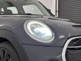 LEDヘッドライト・1目でMINIと分かる丸目のライトです。